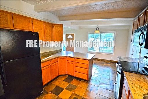 5th image of 4922 S Fieldcrest Ln