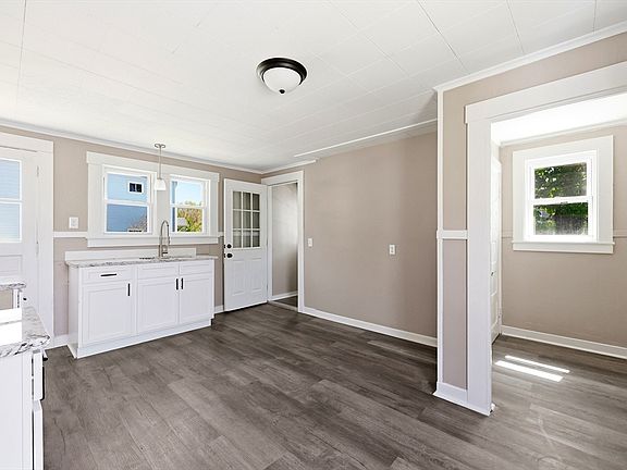 3rd image of 10 W School St