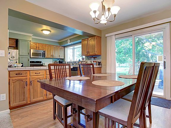4th image of 722 Christina Ct