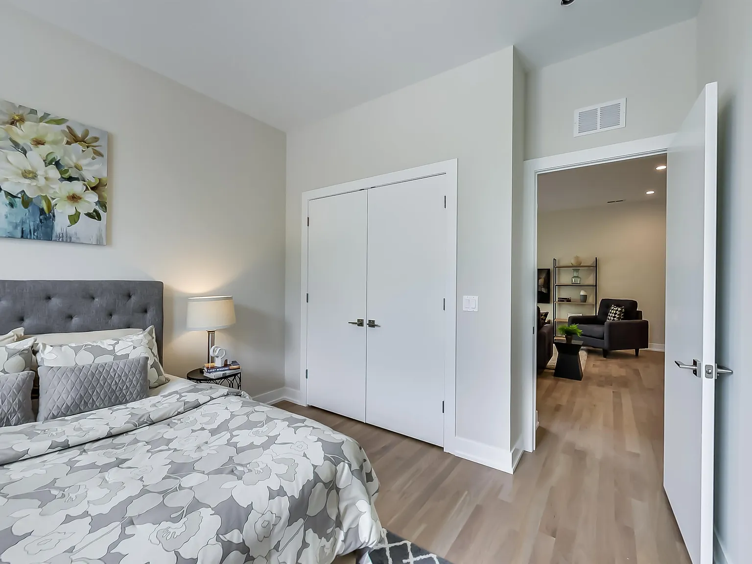 4010 North Lincoln Avenue - 405 — Photo 4