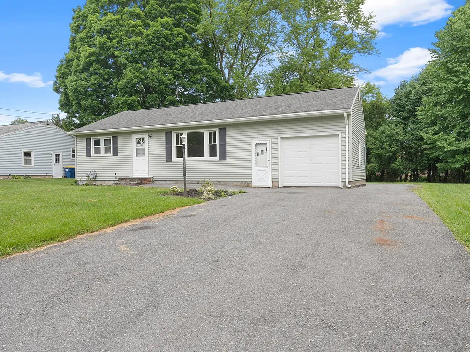 102 Oakridge Dr