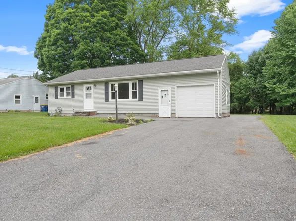 102 Oakridge Dr, Syracuse, NY 13209