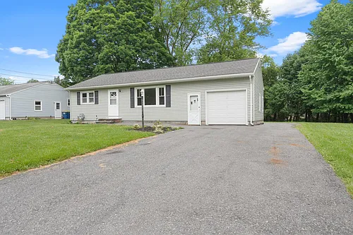 102 Oakridge Dr Photo 1