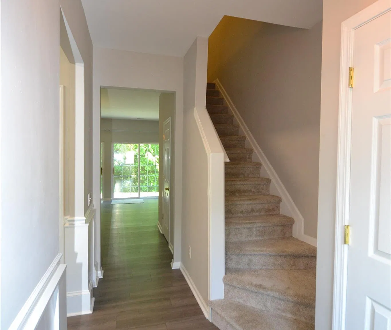 3 bed, 2.5 bath, 1402 sqft, $1,900 — Photo 2