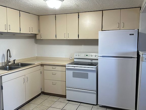 2nd image of 925 Addison St