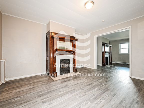 1005931_003_living_room_3.jpg