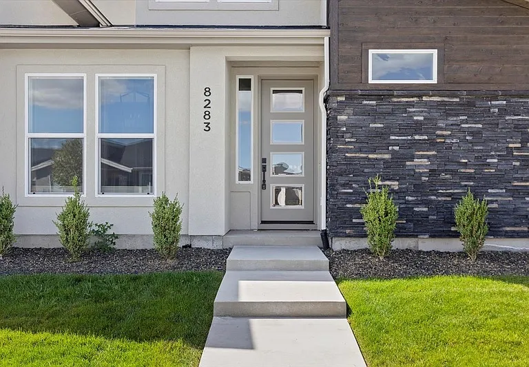 8283 W Shams Ln — Photo 2