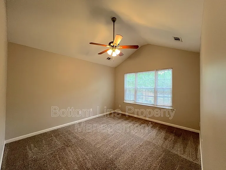 7637 Abigail Glen Dr — Photo 15