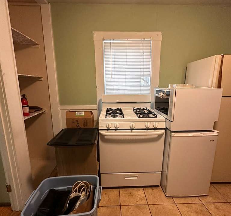 1st image of 28 Essex St #4