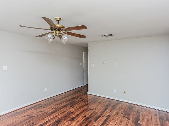 3rd image of 432 Rolling Hills Dr