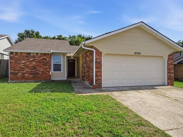 8704 Cedar Ridge Dr, Midwest City, OK 73110