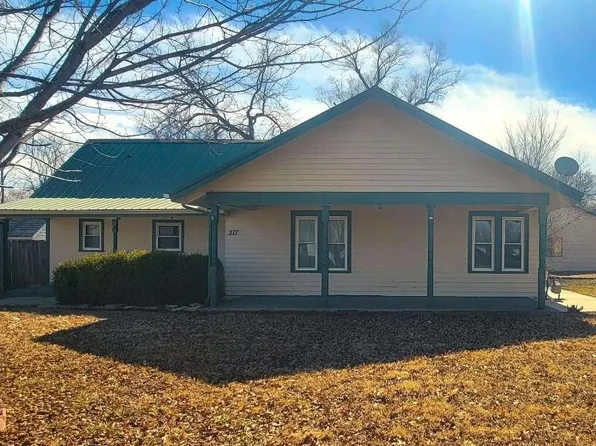 217 E Market St, Derby, KS 67037