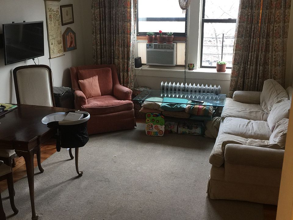 Living room (from hallway)