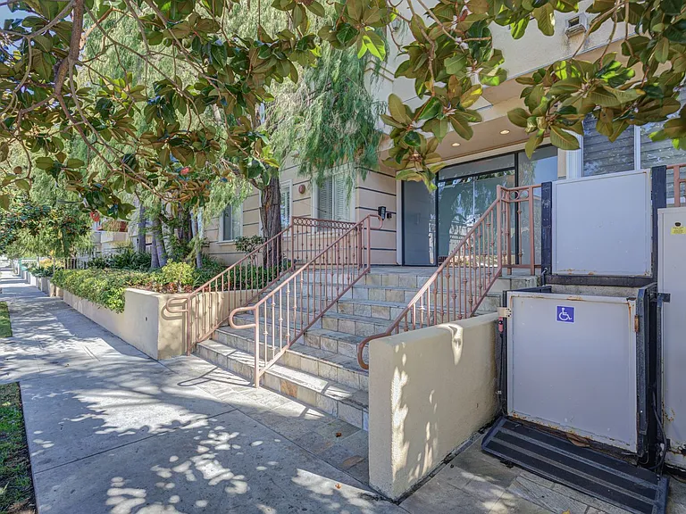 1444 S Point View St #204 — Photo 37