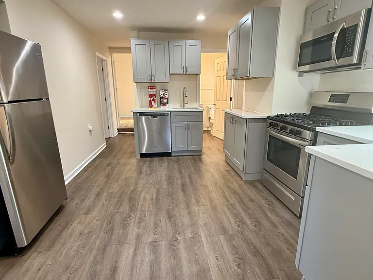 153 Seabreeze Ave #3 — Photo 2