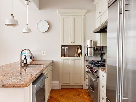 4th image of 439 Henry St #1C