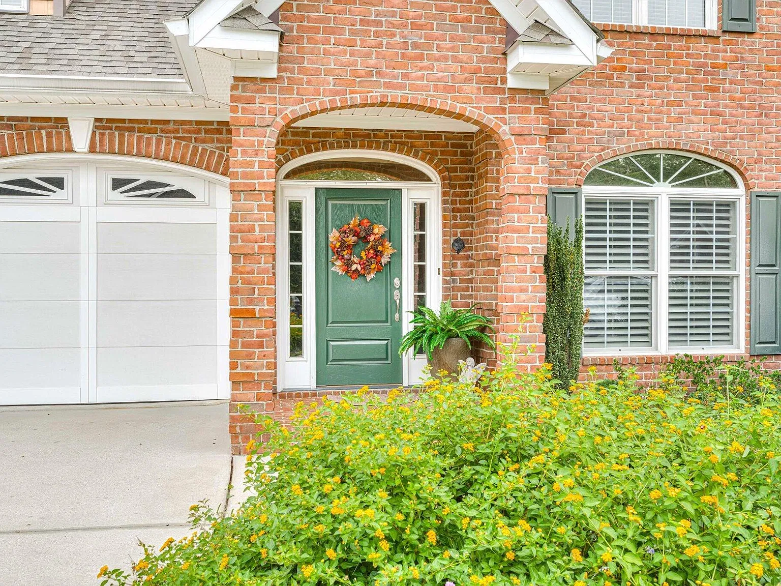 3 bed, 2.5 bath, 2632 sqft, $2,950 — Photo 3