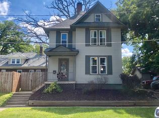 2430 11th St #A, Moline, IL 61265