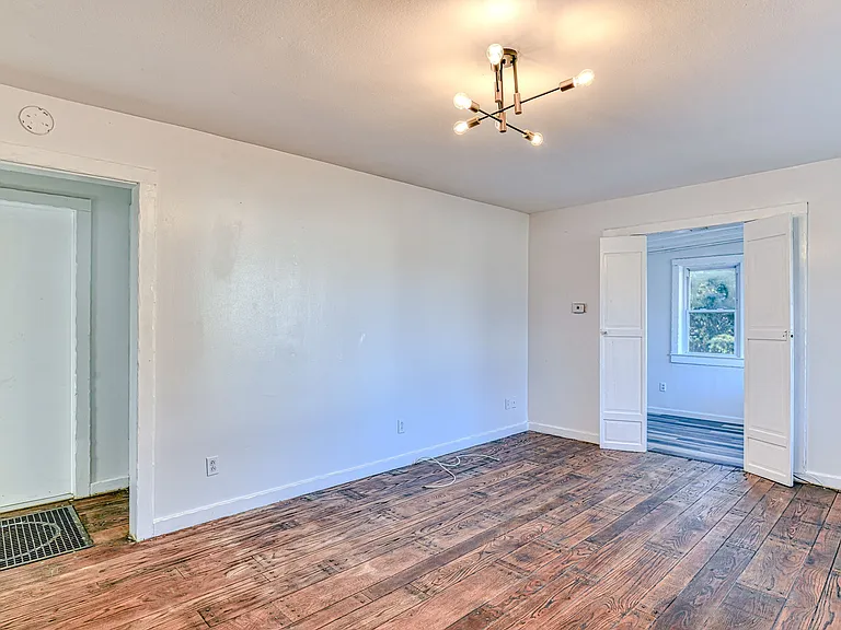 19 Innis Ave — Photo 5