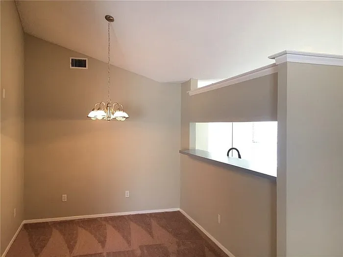 621 Shenandoah Ct — Photo 3