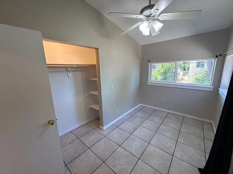 291 Clay St W #8 — Photo 11