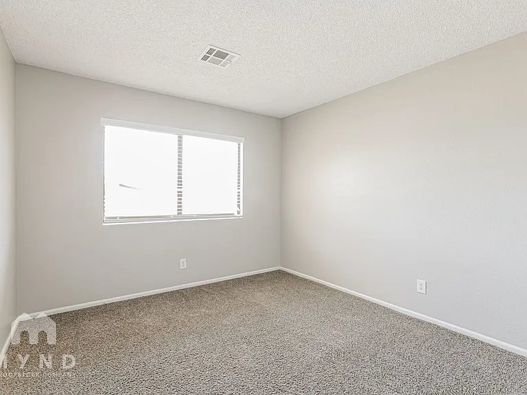 261 Queen Marie Ct — Photo 14