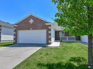 8260 S Tularosa Ln, Lincoln, NE 68516