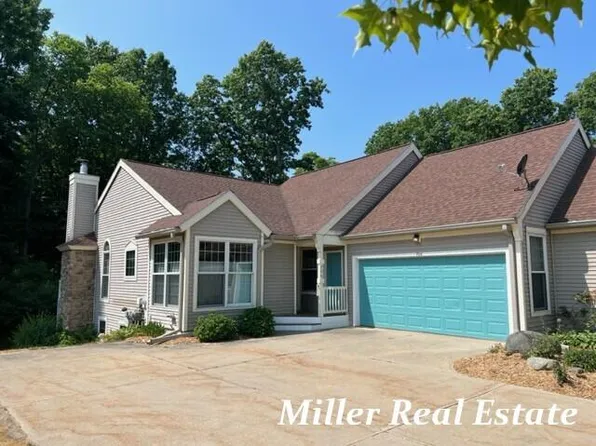 706 W Woodlawn Ave, Hastings, MI 49058