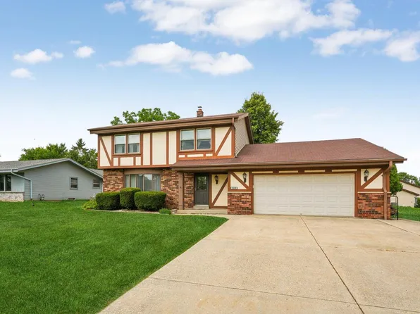 15170 West Kingsway DRIVE, New Berlin, WI 53151