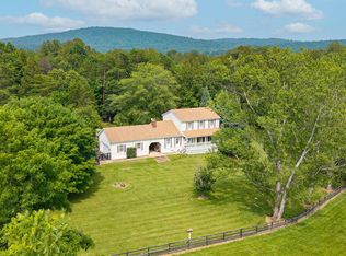 9943 Crest Ct, Marshall, VA 20115