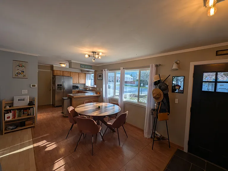 1011 Wedgewood Ave — Photo 2