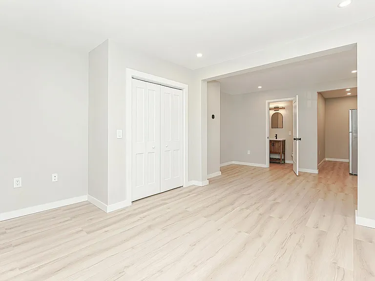 24 Saint James St #24 — Photo 3