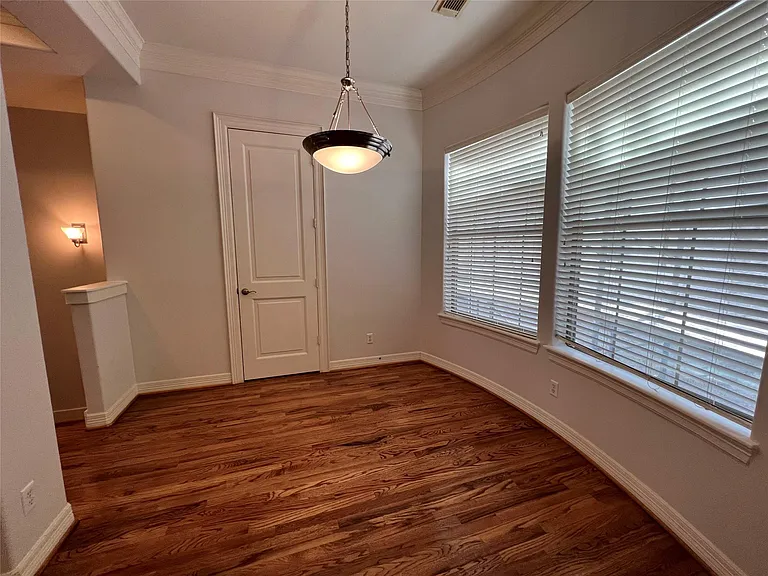 2807 Albany St — Photo 10