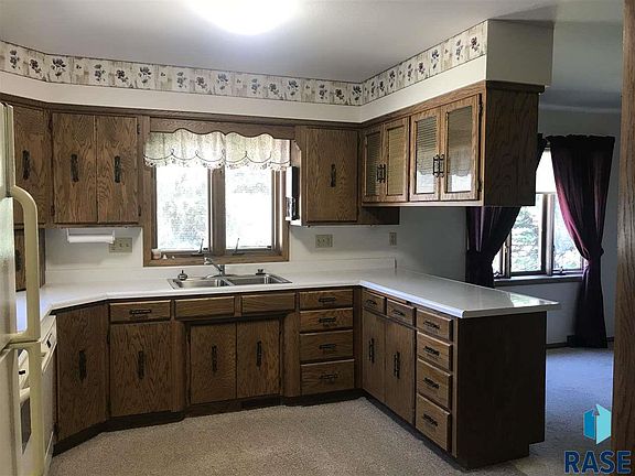 5th image of 721 S West Wynken Dr