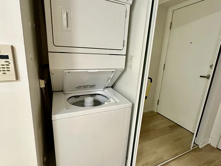 250 Wellington St W #436 — Photo 29