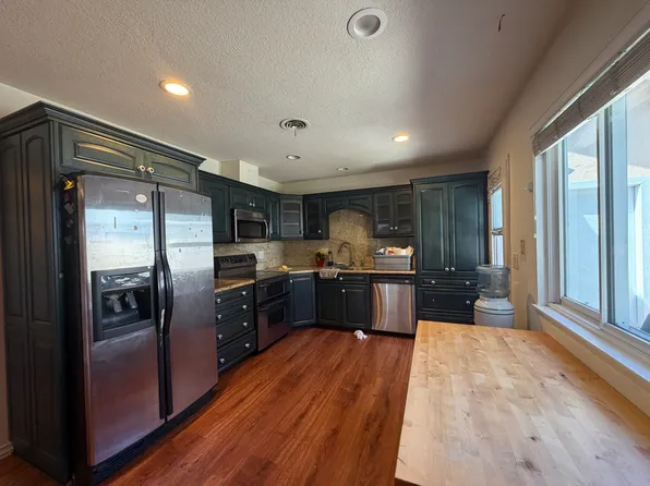 20032 Cove Cir, Huntington Beach, CA 92646