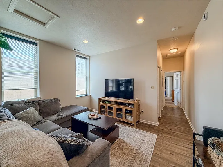 137 N Main St #B — Photo 4