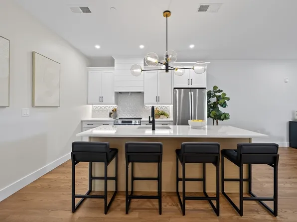 2 Readfield Pl #1, Roxbury, MA 02119