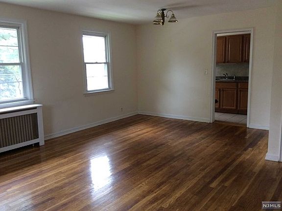5th image of 25-03 Fair Lawn Ave APT F