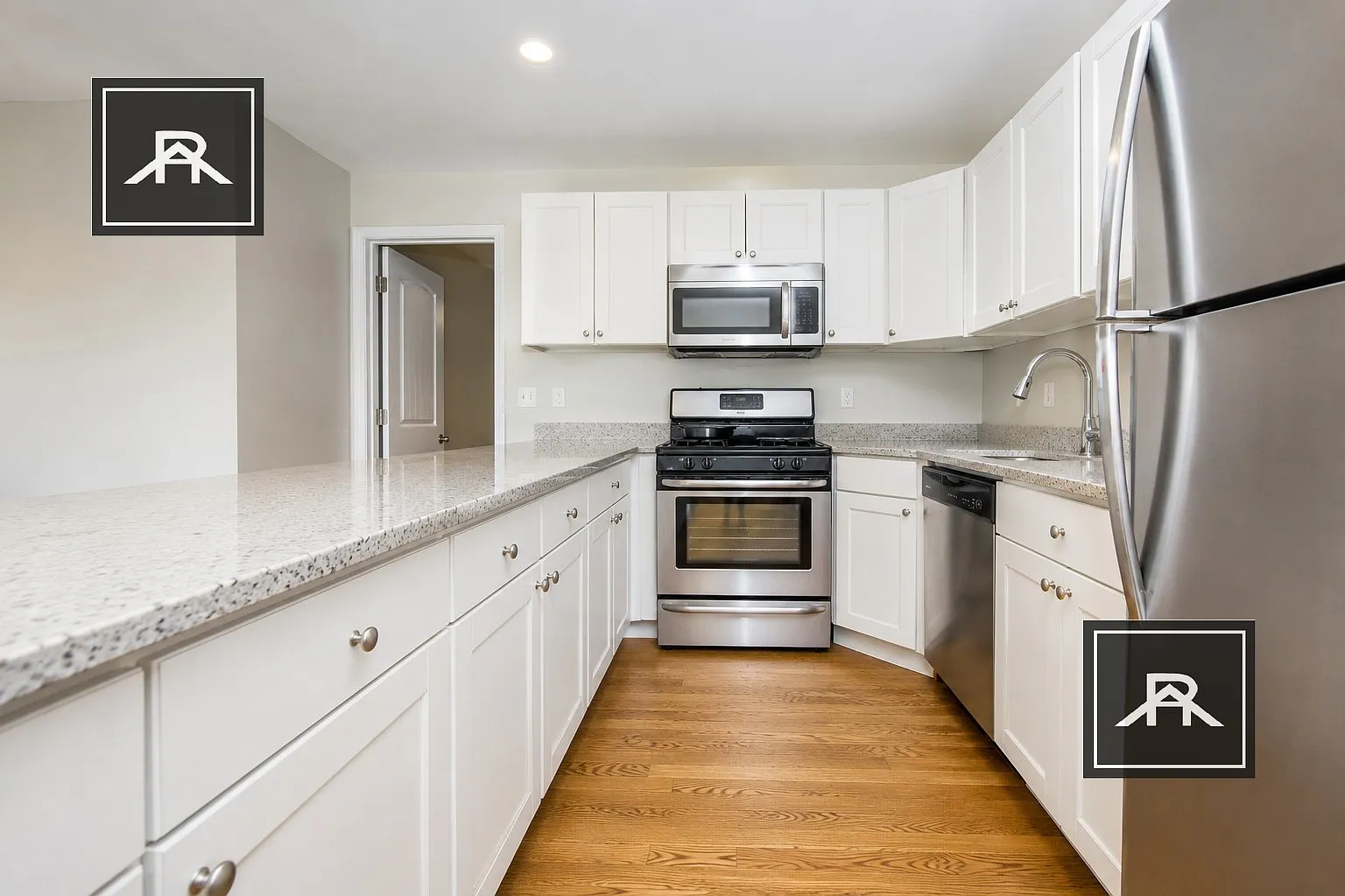3 bed, 1.0 bath, 935 sqft, $4,550 — Photo 2