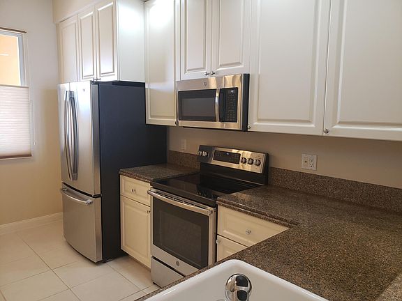 4th image of 24 Harbour Isle Drive W #Ph02