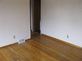 2nd image of 15456 Poplar St