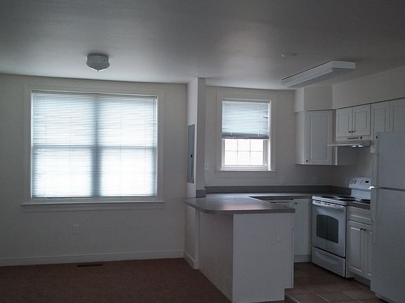 Kitchen & Dining