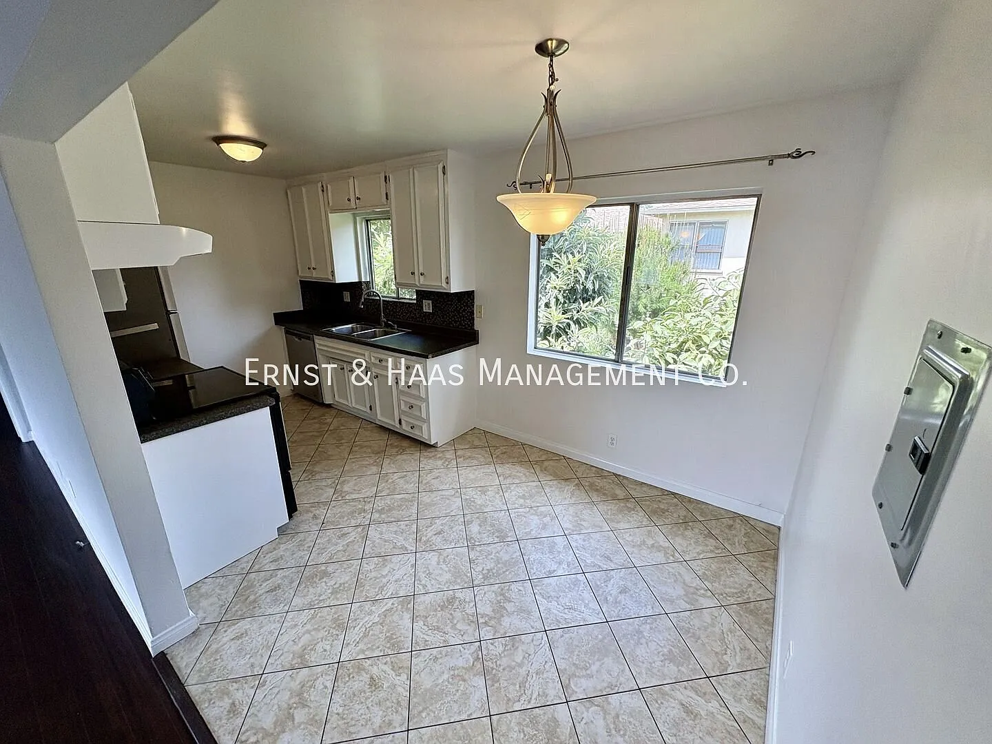Freshly Painted 2-Bedroom, 2-Bathroom Home! — Photo 4