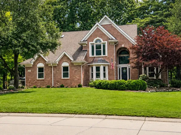244 Indian Trl, Lake Orion, MI 48362