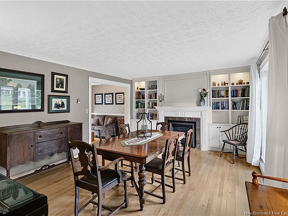 4th image of 77 Gravenstein St