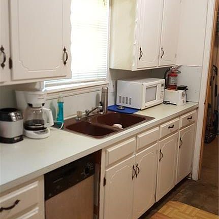 3rd image of 1006 Biloxi Dr