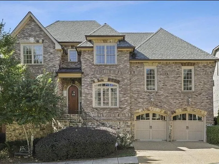 1762 Buckhead Ln NE — Photo 2