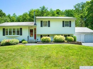 29 Spencer Dr, Red Hook, NY 12571