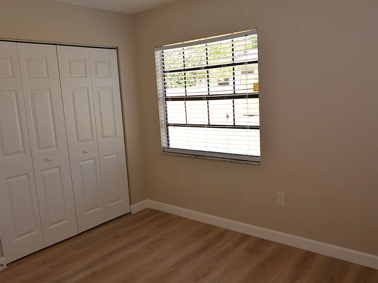 1550 N Pompano Ave — Photo 10
